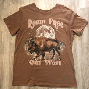 NWOT ROAM FREE TSHIRT